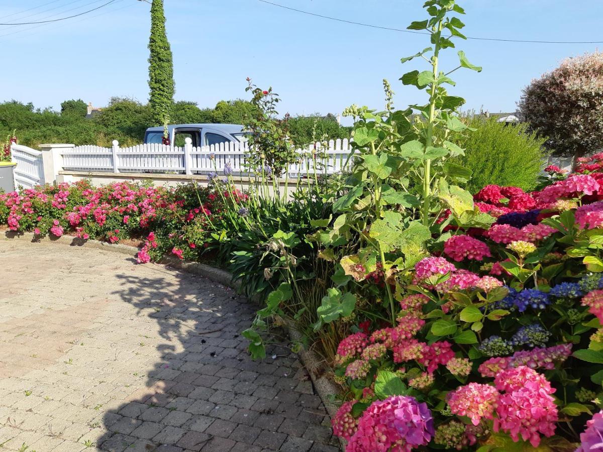 TY ANN maison avec jardin clos de mur, à proximité des commerces et à 3km des plages Penvénan Extérieur photo